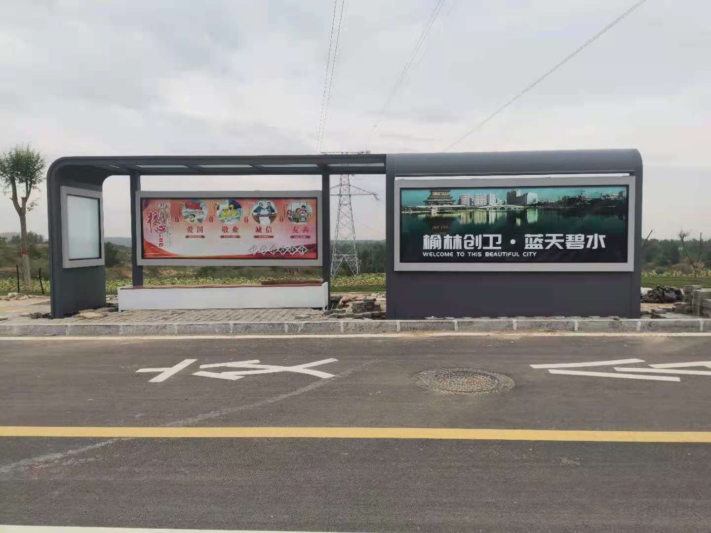陜西榆林公交候車亭安裝完成