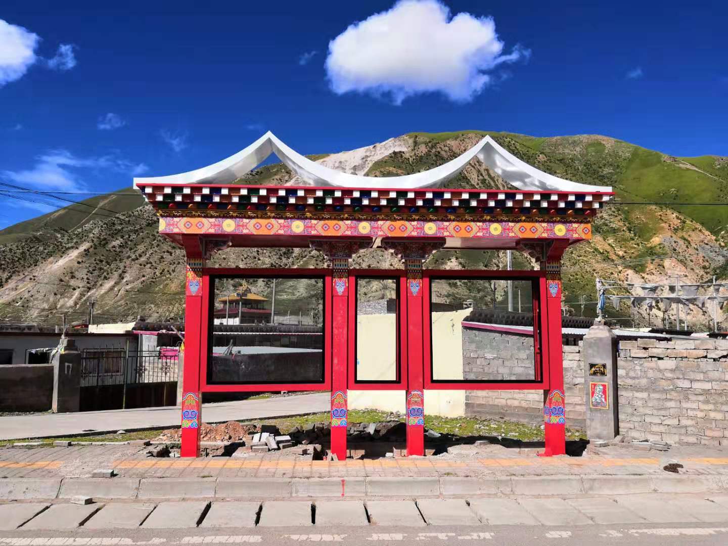 青海玉樹公交站臺